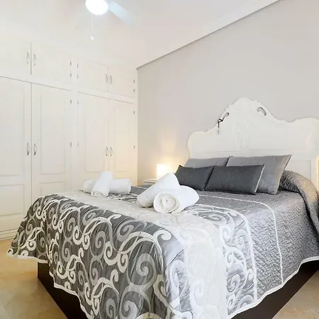 Duque De Hornachuelos, Parking En Pleno Centro