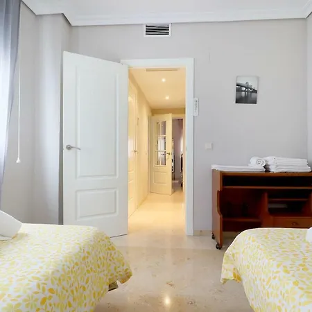 Duque De Hornachuelos, Parking En Pleno Centro * Cordoue