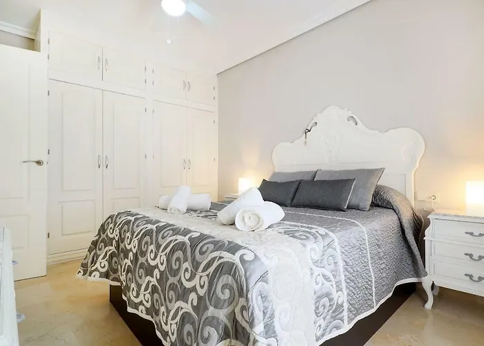 Duque De Hornachuelos, Parking En Pleno Centro