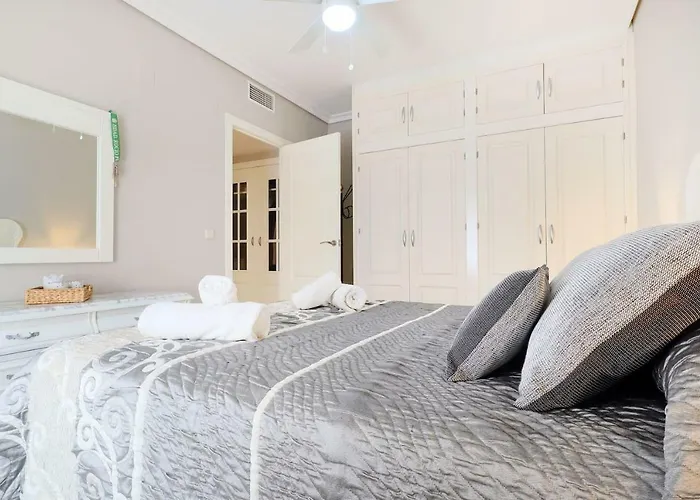 Duque De Hornachuelos, Parking En Pleno Centro *