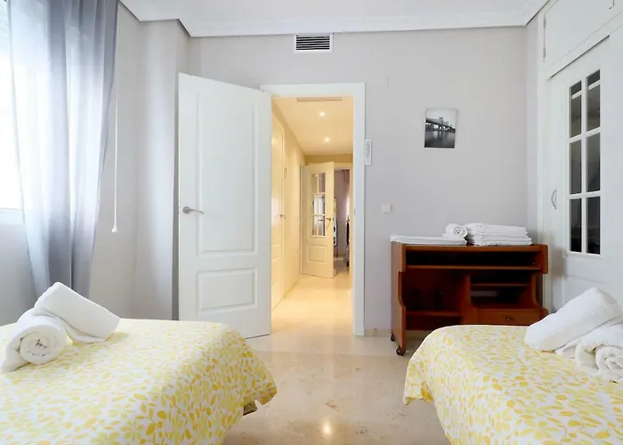 Duque De Hornachuelos, Parking En Pleno Centro * Córdoba